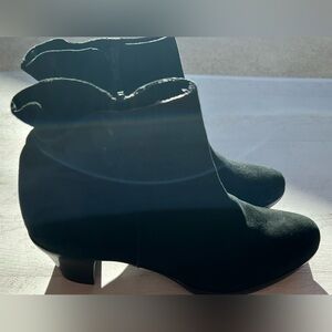 Munro Women's Alfie Boots - Black Suede